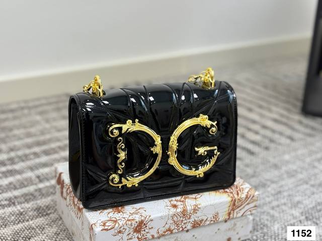 with box Dg Dolce & Gabbana chain bag The bag is so gentle, holding it in your h