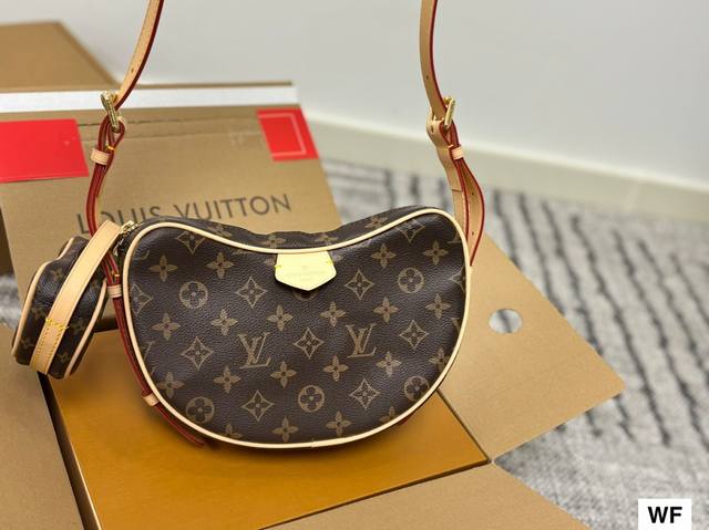 Everyone will praise it when you carry it on your back. Lv Monogram horn shoulde
