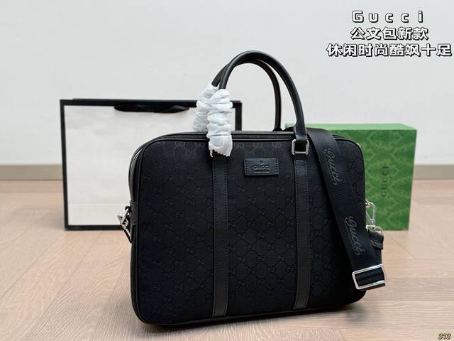 Gucci Cool Briefcase Casual fashion cool Large capacity to meet any needs Size 3