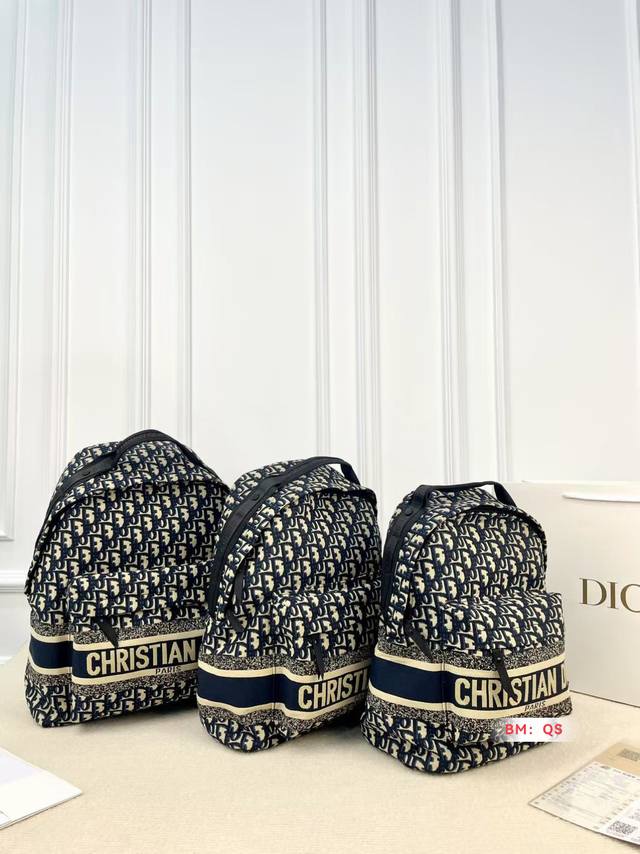 Small, Medium, Large Dior's best-selling backpacks are shipped in new styles. Th