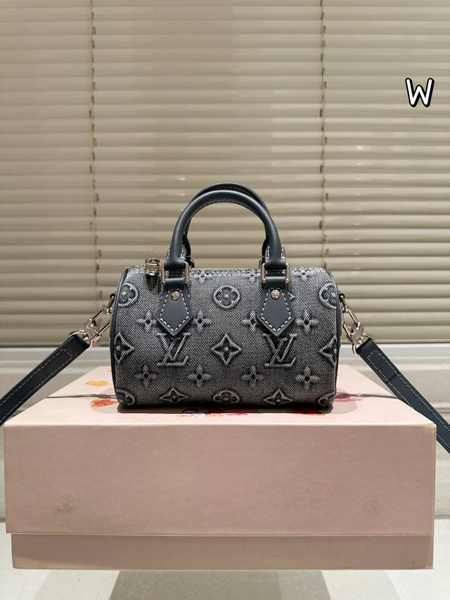 denimLv Speedy 16cm pillow bag. No matter the style, the lining is the same as