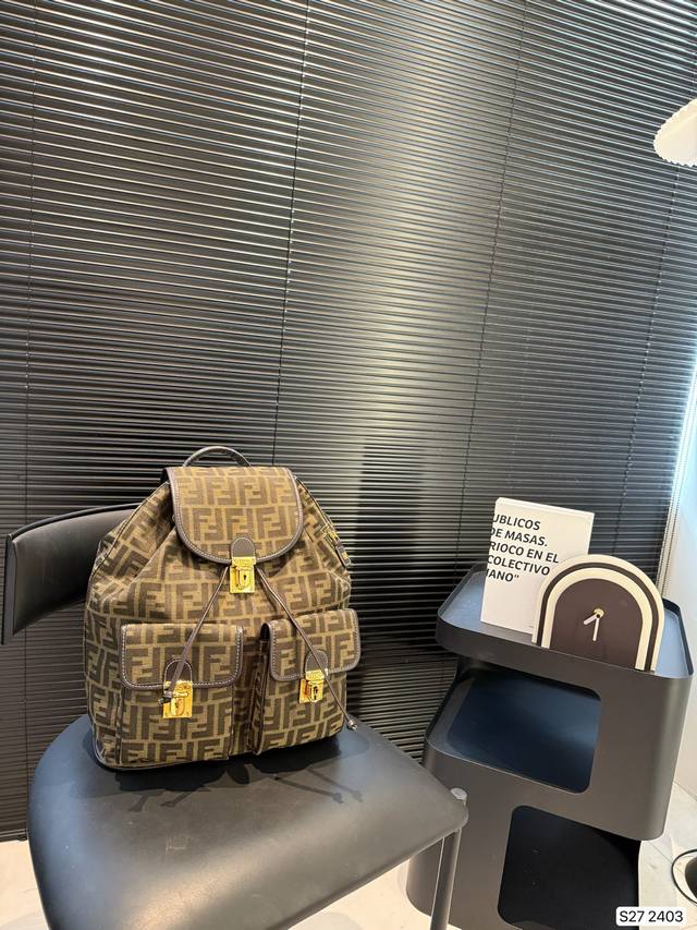 Cute and fashionable Fendi double shoulder bag with monogram Fendi's classic mo