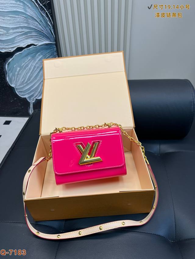 Same price with folding box Lv Qixi limited edition patent leather Twist Twist