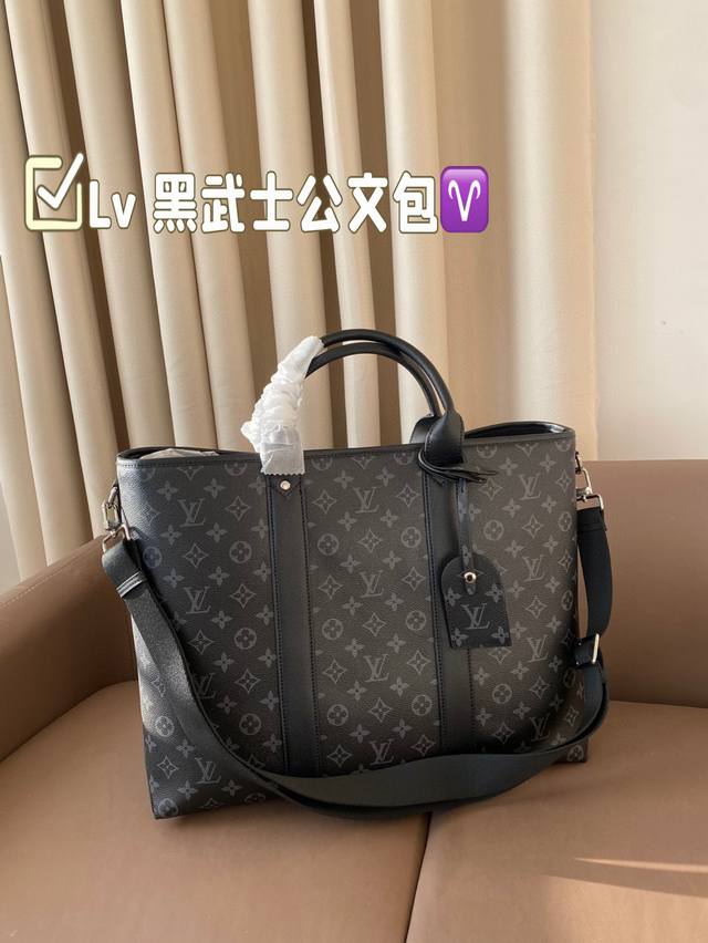original high-quality size 43.33 Lv Black Warrior briefcase Versatile and cool