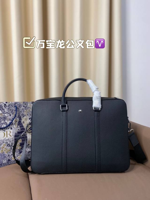 Montblanc briefcase is full of style It has a low-key, calm and elegant atmosph
