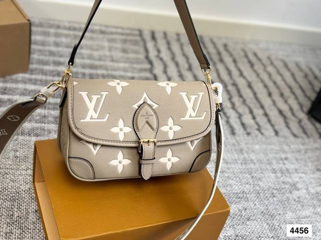 with folding box Lv baguette Simple and comfortable to wear A modified version