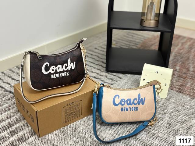 1917522FFF #Coach The hottest underarm bag is here The hottest underarm bag in t
