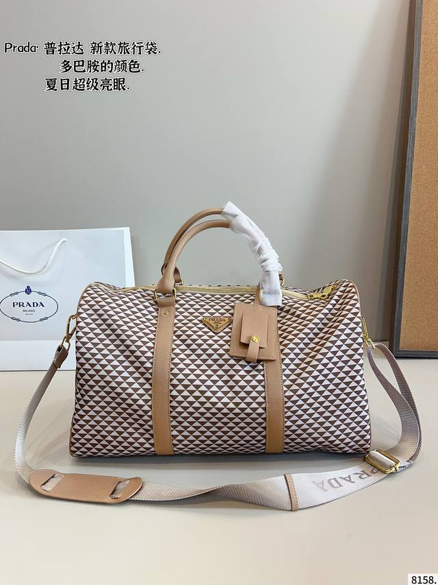 Prada travel bag Prada Large capacity holiday travel essential One of the must-