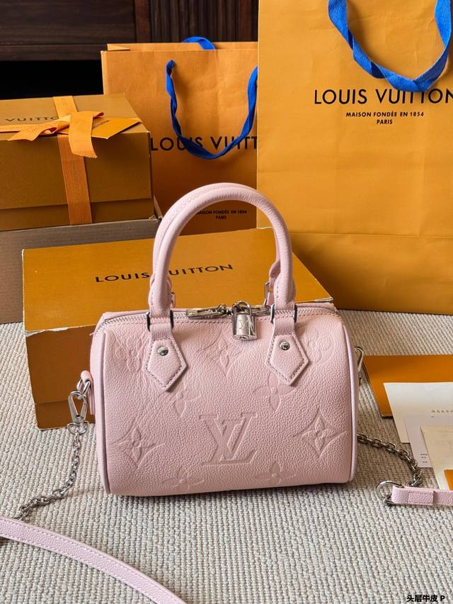 First layer cowhide Lv Speedy pillow bag The pattern and lining are the same as
