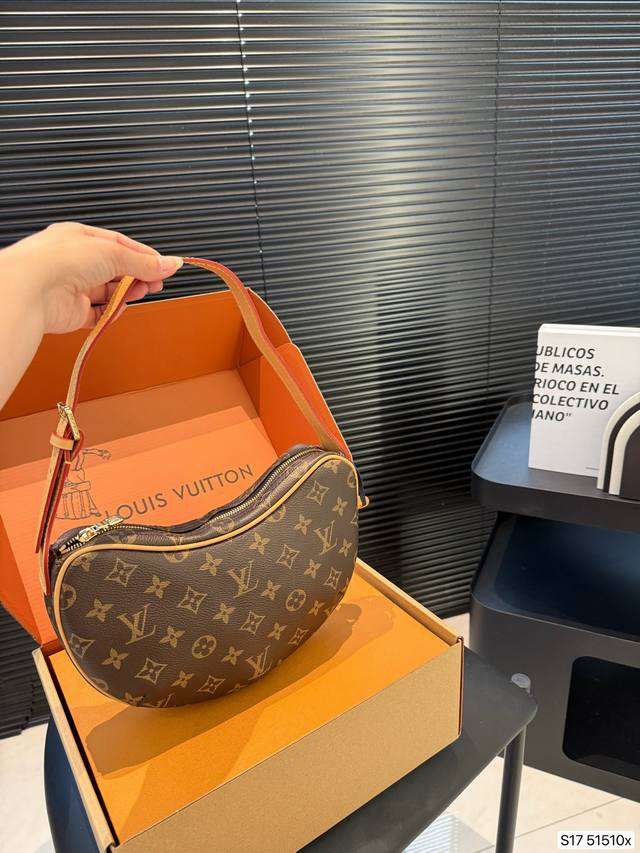 with airplane box folding box Lv pea bag armpit bag This year, the armpit bag i