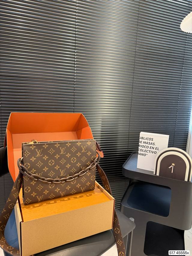 with airplane box folding gift box Lv toiletry bag new product multi-purpose mo