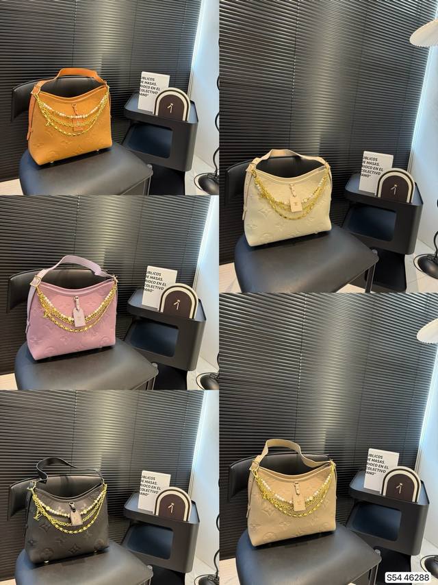 Lv embossed Carry If you like large capacity, Carry can not be missed With detac