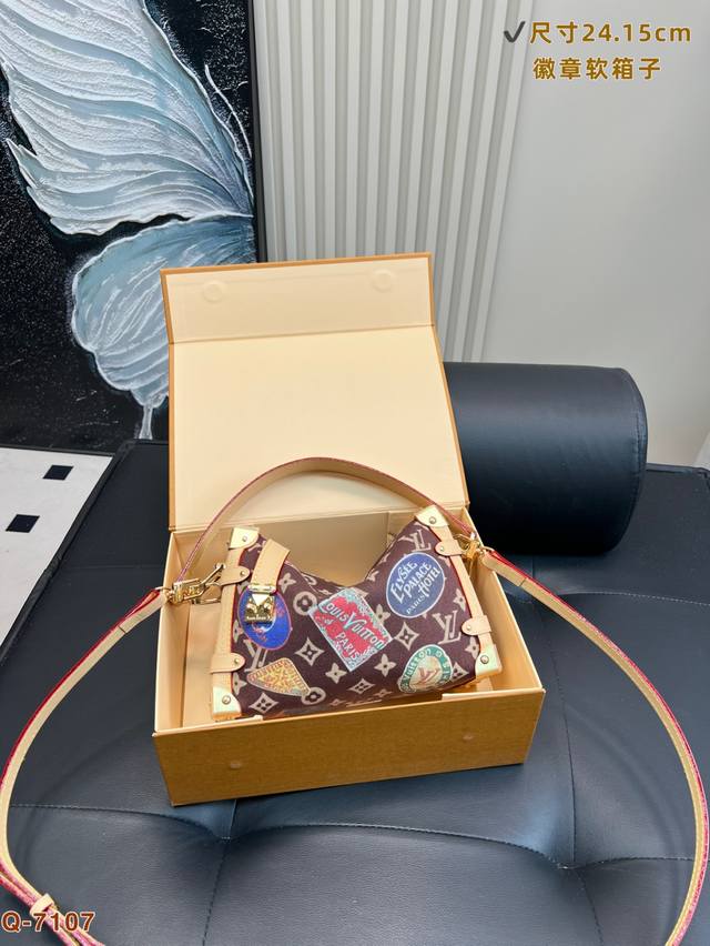 with folding box Lv old flower badge soft box new season Side Trunk medium hand