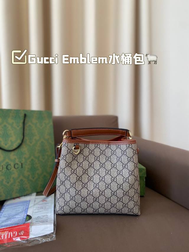 Gift box packagingGucci Emblem series Tote new product first release. Storage pa