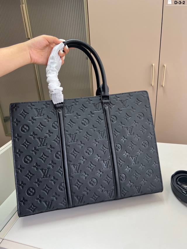 cowhide Lv Louis Vuitton men's briefcase can be carried cross-body or by hand ha