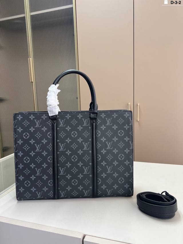 Lv Louis Vuitton men's briefcase Can be worn crossbody or by hand Large capacity