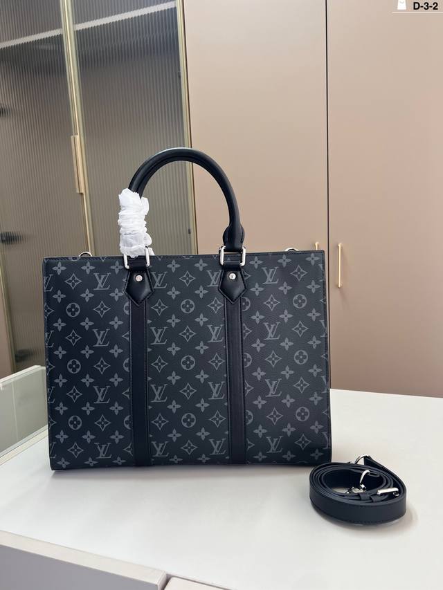 Lv Louis Vuitton men's briefcase Can be worn crossbody or by hand Large capacity