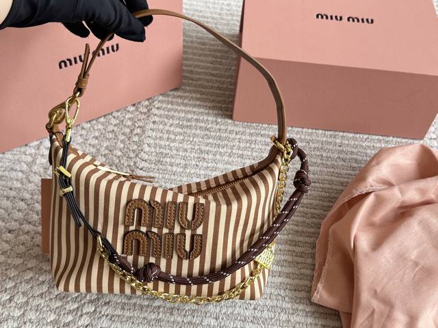 Miumiu 25 new canvas lunch box bag Miumiu lunch box bag new color is coming agai
