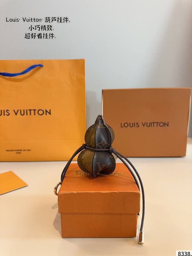 with gift box Lv high version pendant with bag super nice DDD