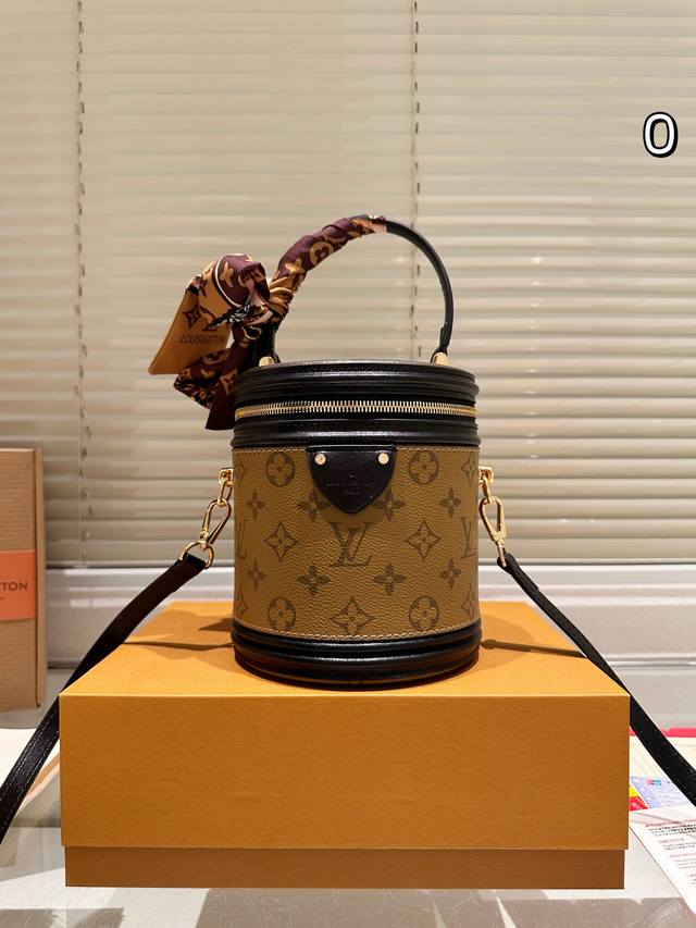 Chip with scarf Full package of fortune bucket Today I am wearing this Lv Cannes
