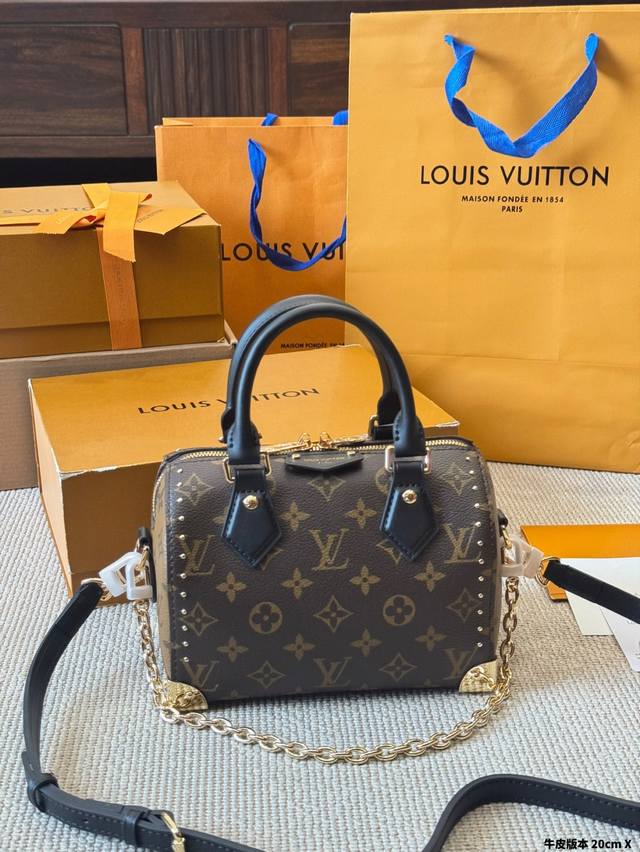 Cowhide version Lv Speedy 20cm pillow bag, no matter the style, the lining is t