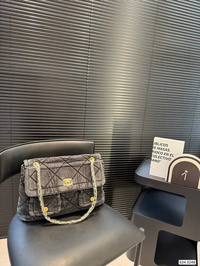 Chanel denim chain bag Simple and versatile with high appearance First choice f