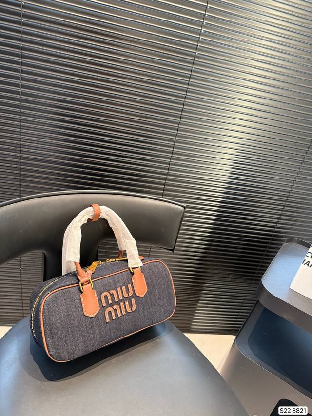 Miumiu bowling ball The limited edition Hobo is so pretty The texture is very hi