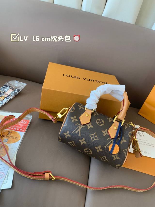 Lv 16 Pillow Bag Lv new series pillow bag handbag, the first Lv Speedy Nano pill