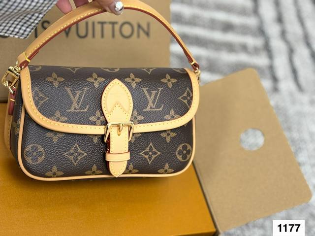 Mini Lv baguette bag Simple and comfortable to wear A modified version of the vi