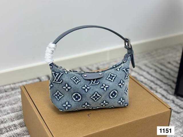 with folding box Lv new denim lunch box bag to keep up with this trend So cute