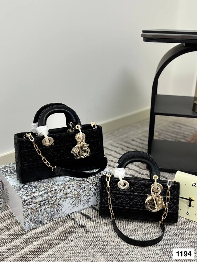 Gift boxDior Lady horizontal version Princess Diana bag2025Dior new bag styleTwo