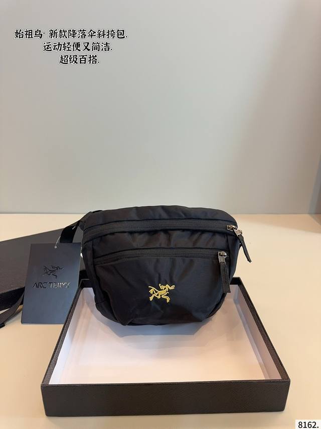 with gift box. Recently, every Korean blogger has an Arc'teryx messenger bag Th