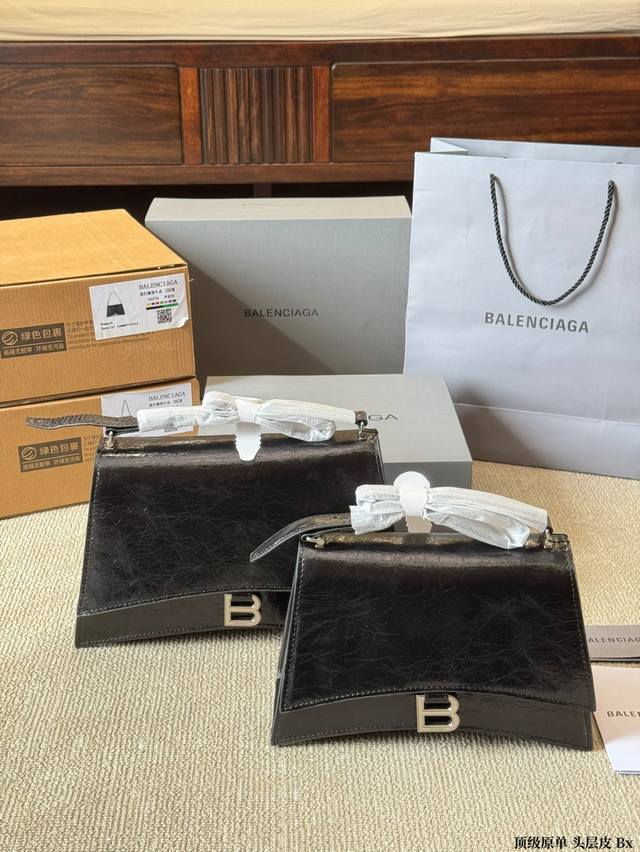 Top-grade original first-layer leather Balenciaga's new autumn Crush bag is on