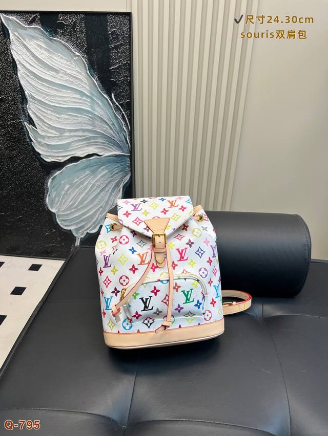 Lv Backpack is very practical and good looking. The exquisite and practical Mont