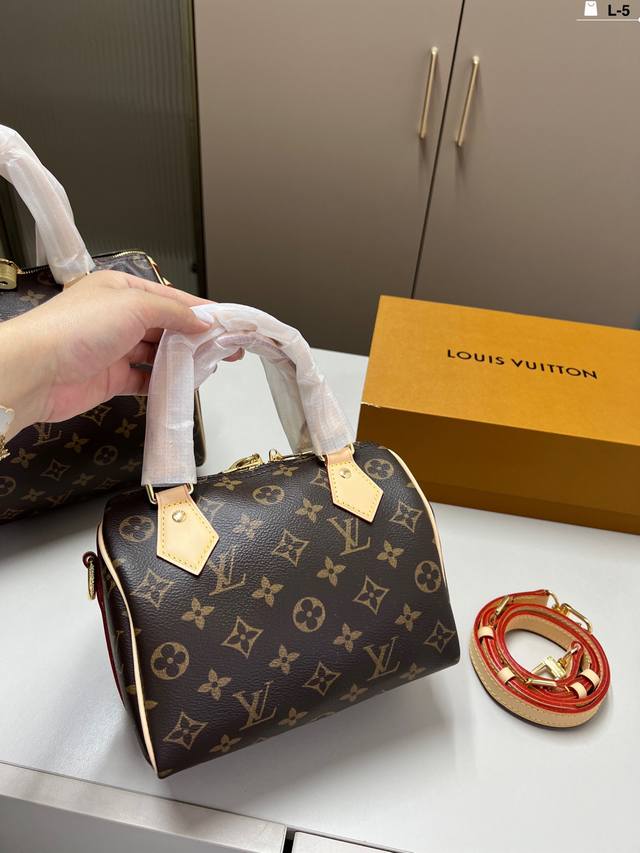 20Cm 25Cm Lv Louis Vuitton pillow bag color-changing leather Classic series fash