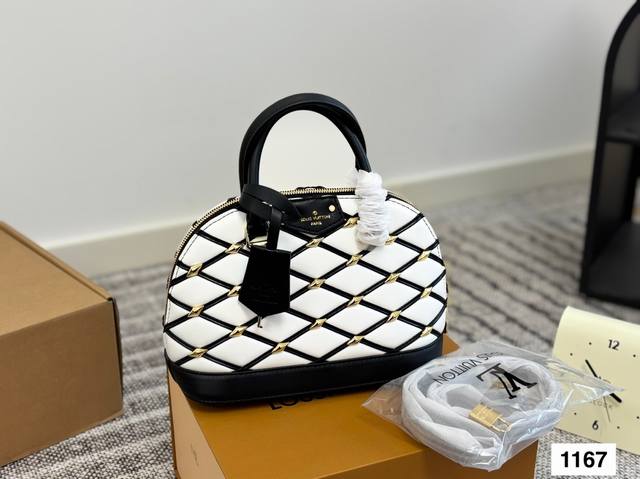 folding box Lv new shell bag very advanced can be salty or sweet extreme beauty