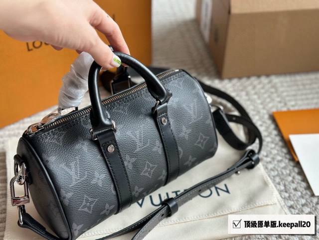comes with a full set of packaging Size: 20 12Cm L's Keepall pillow bag is real