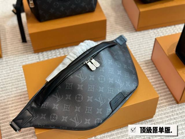 Original cowhide Lv chest bag for boyfriend, cool and cool This Discovery waist