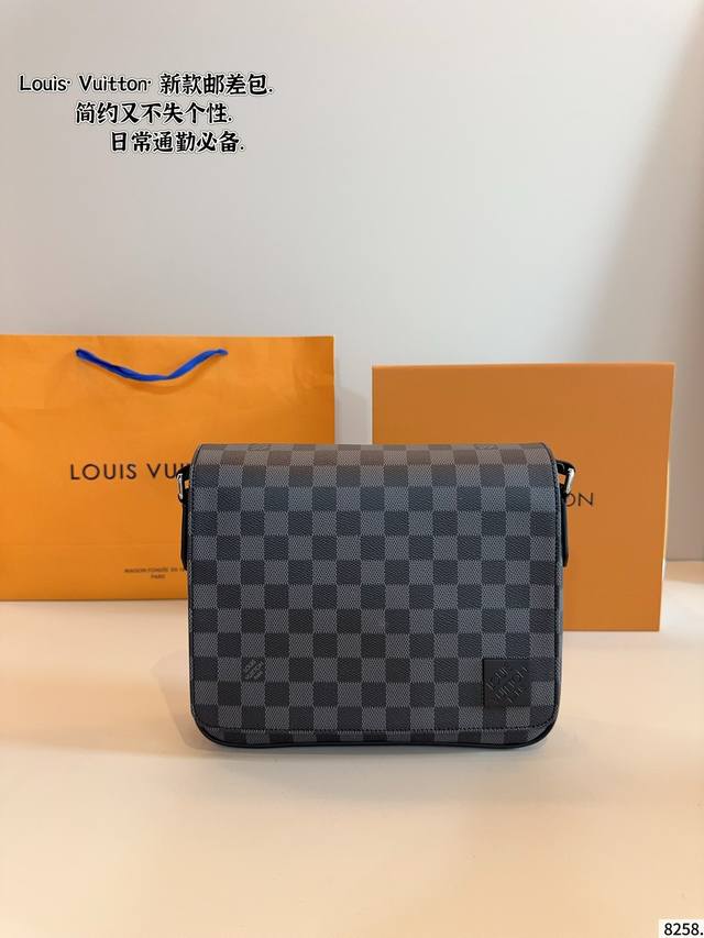 with gift box. Lv Louis Vuitton 2025 Limited Edition New Messenger Messenger Ba