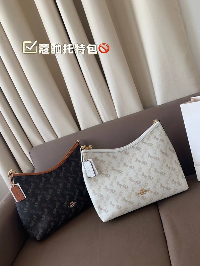 Coach Tote Bag, in addition to being beautiful, the Tote Bag is simple and easy
