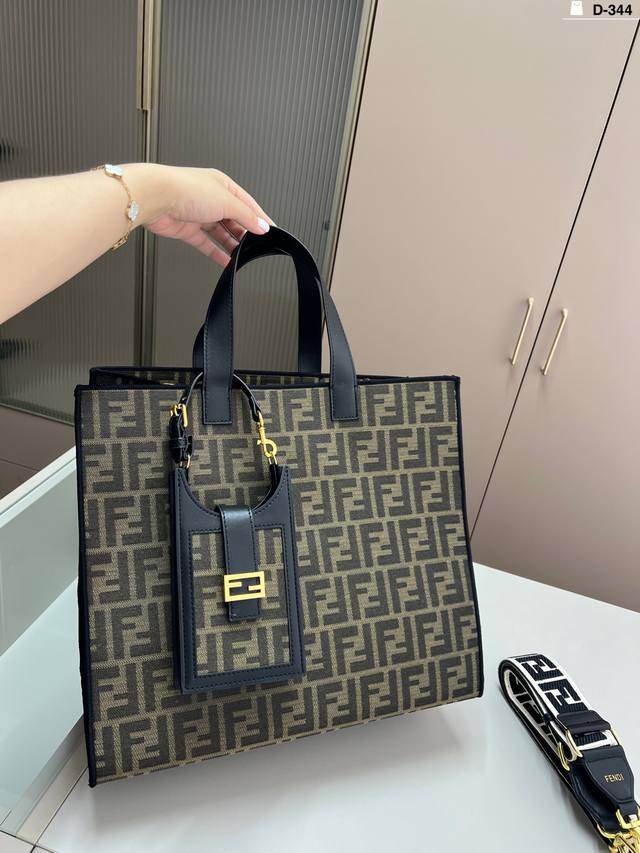 Fendi Fendi Tote Bag Exquisite, beautiful, high-end and elegant Very easy to con