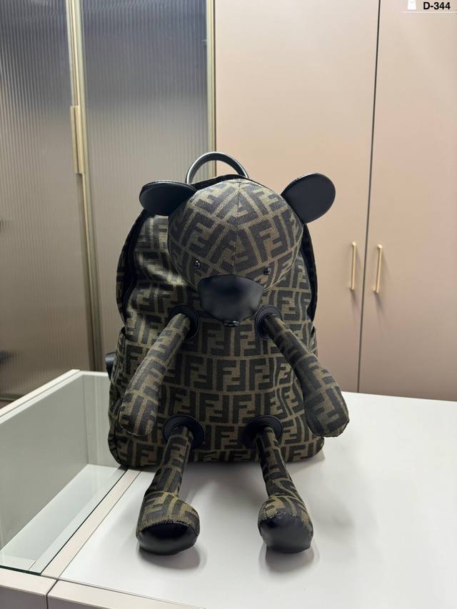 Fendi Fendi Bear Backpack Full of luxury, suitable for both men and women Any st