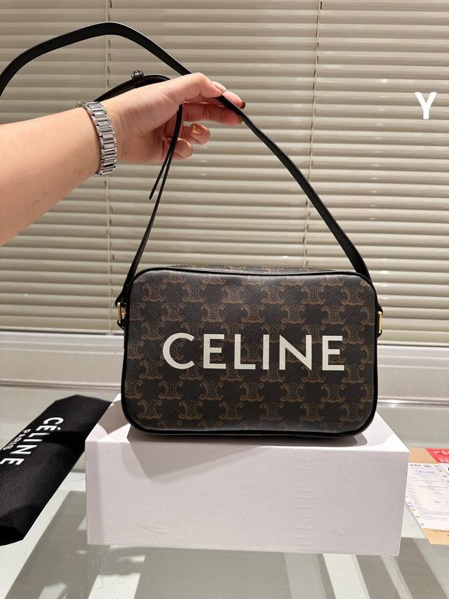 Celine latest camera bag, brand new with high-end quality original fabrics, a s