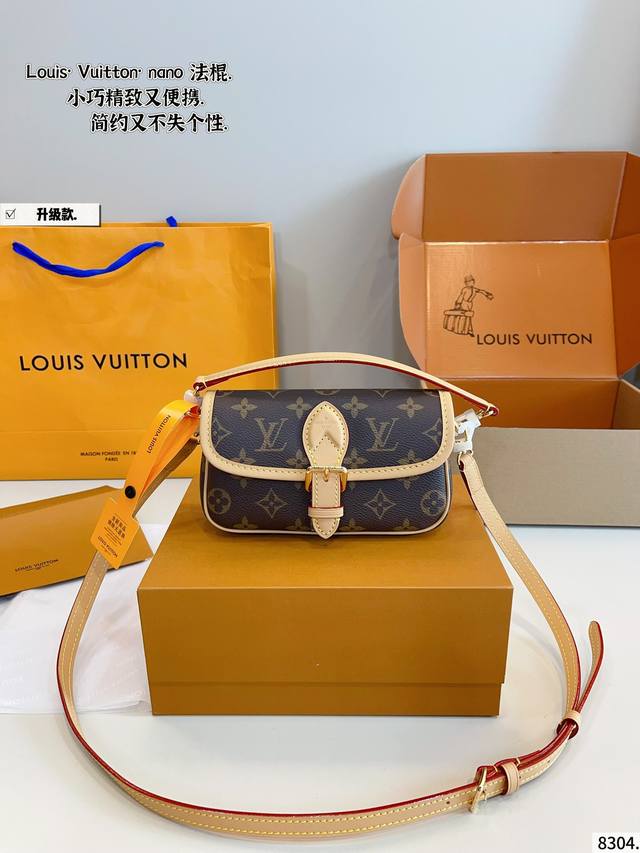 with gift box. Oh my god, the Lv baguette bag is so good-looking. The real shot