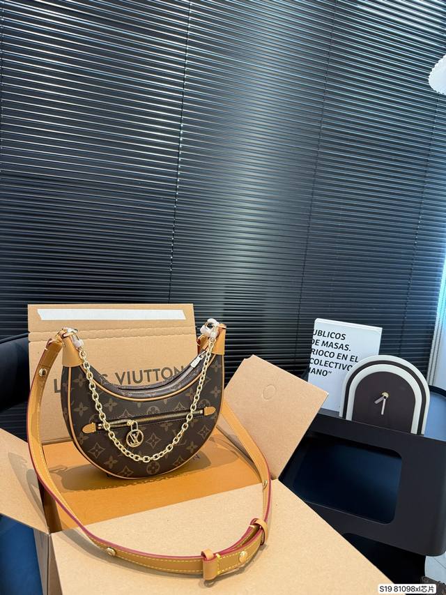 with airplane box folding box chip version Lv year show pea bag armpit bag armp
