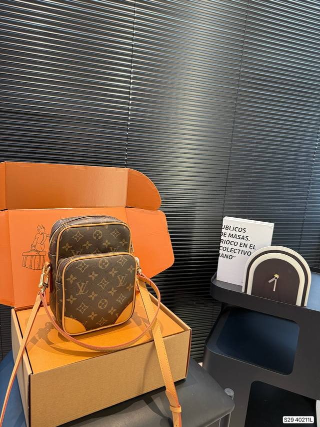 with airplane box folding box Lv second-hand camera bag Comfortable and exquisi
