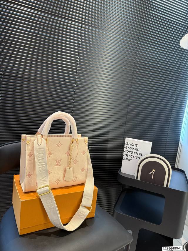 with airplane box folding box Lv Onthego Tote has simple and neat lines, the ba