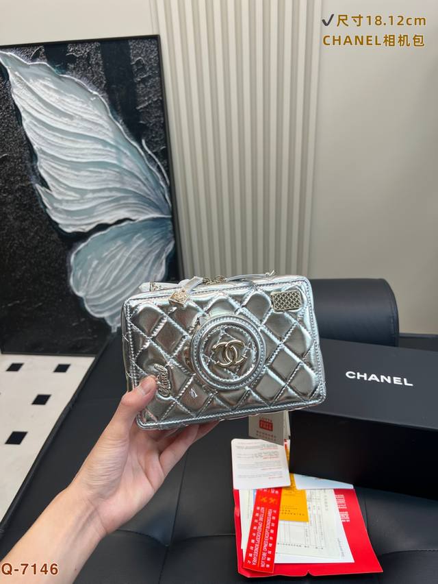 with folding box Size 18*12 Chanel camera bag Unique design, fashionable and cl