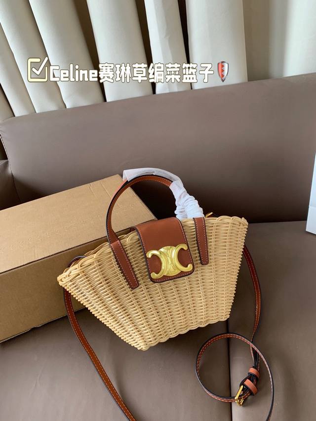 Celine Celine straw basket This woven basket is really irresistible. The beautif