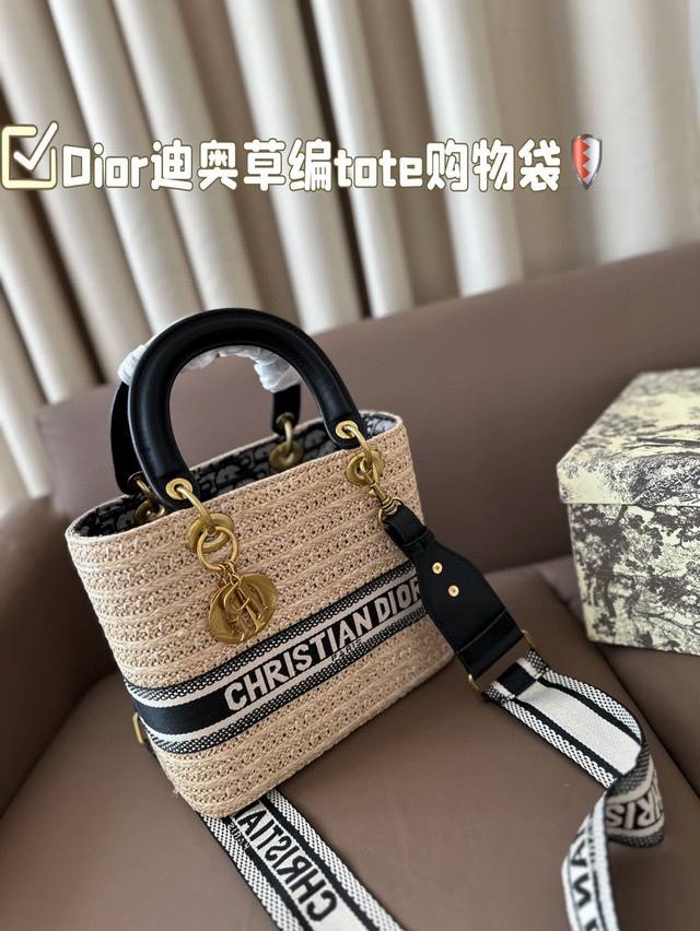 Gift box packagingDior, straw tote shopping bagStraw bags have always been popul